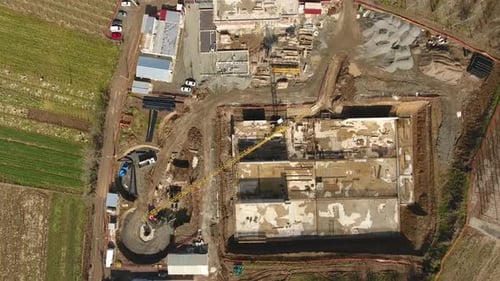 Vista aérea a vista de pájaro en la construcción en 4K