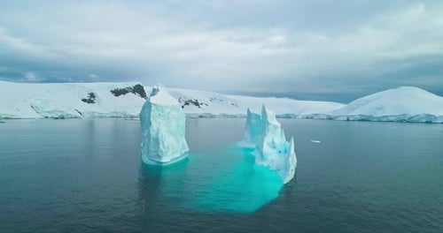 Iceberg no porto