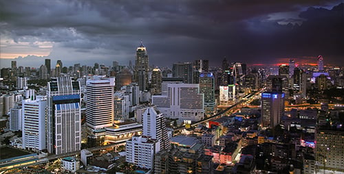 Horizonte moderno da cidade dia a noite