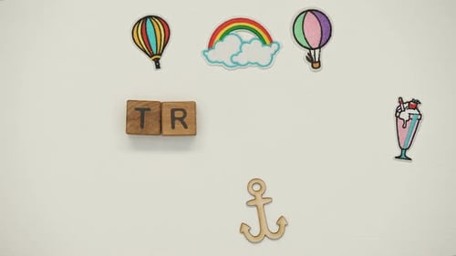 Palabra de viaje en cubos de madera, agencia de turismo, obtener una nueva impresión, Cuadro por cuadro