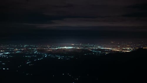 Lumières de la ville avec orage