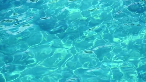 Blaues Meerwasser kräuselt sich und Wellenhintergrund