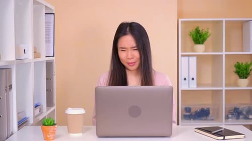 Entrepreneur Use App for Remote Negotiation