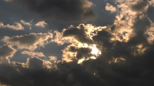 Zeitraffer 2 bei Regen und dunklen Wolken