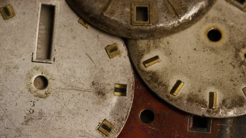 Foto rotativa filmagens de mostradores de relógios antigos e envelhecidos - WATCH FACES 007
