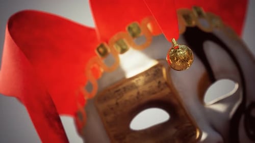 Masques de carnaval vénitien avec or