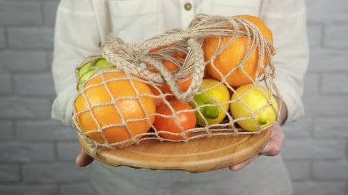 Frutas ecológicas en la tienda de comestibles