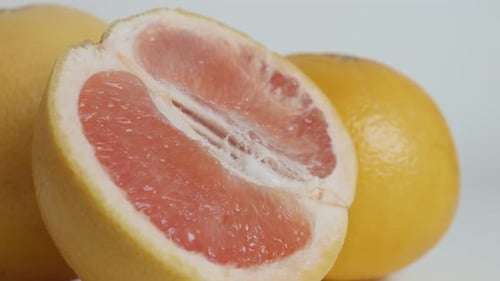 Vidéo 4K à inclinaison lente Juicy Fruit Citrus Paradisi