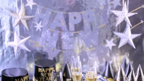 Festa de
Ano Novo com champanhe e chocolates.