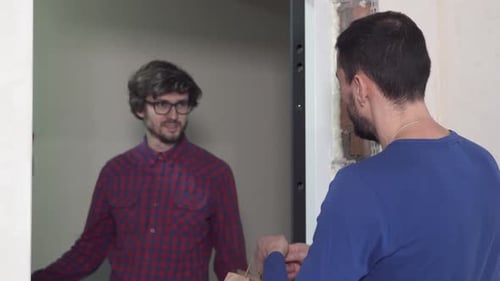 Servicio de entrega desde la tienda al domicilio del comprador durante una pandemia.