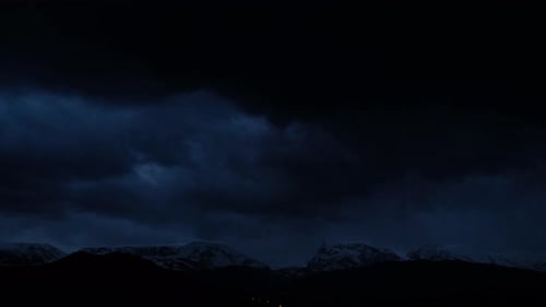 Montagnes, nuages Laps de temps