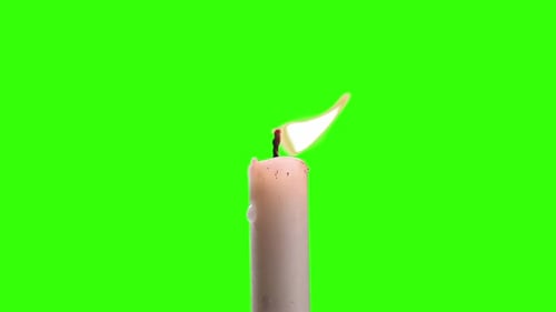 Bougie sur écran vert.