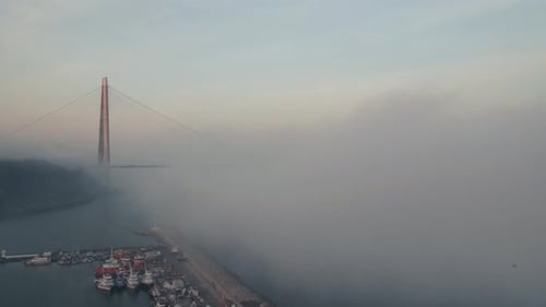 Pont Yavuz Sultan Selim dans les nuages