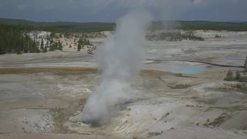 Dampfauslass im Yellowstone-Nationalpark