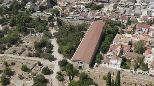 Vista aérea del Museo del Ágora Antigua en Atenas, Grecia, a la luz del día