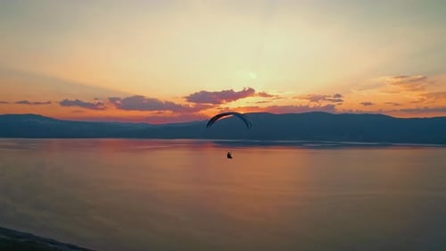 Silhouette de parachute