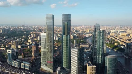 Arranha-céus de vidro na megalópole