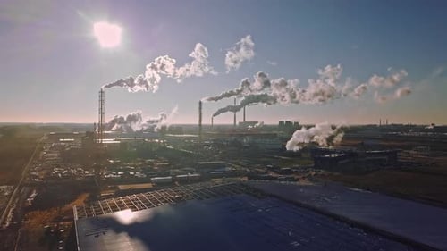 Photographie aérienne à partir d'un Drone de tuyaux d'usines et d'usines