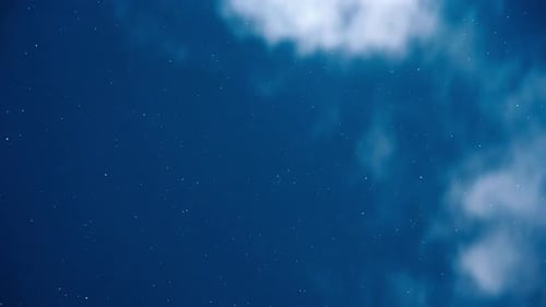 Laps de temps sur les étoiles et les nuages (2,7 Ko)