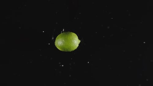 Lime Falls In A Water, Splashing