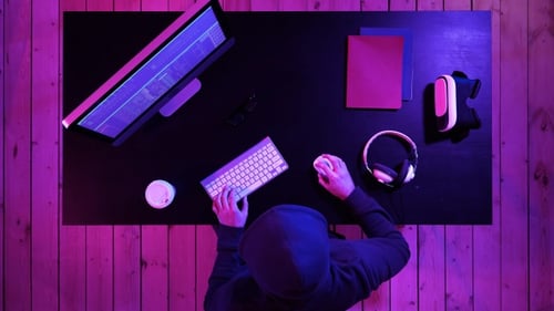 Hacker brechen das System ab.