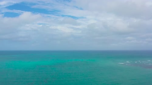 Seelandschaft Meer vor blauem Himmel mit Wolken