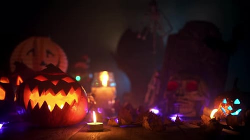 Mystische Dekorationen für den Halloween-Feiertag umgeben von