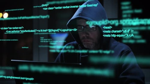 Um hacker experiente trabalha com código ao invadir sistemas de segurança