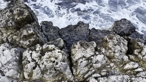 Felsen Und Wilde Meereswellen 1
