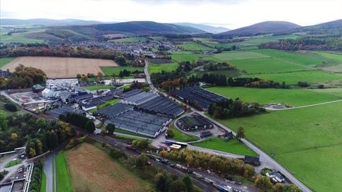 Vue aérienne de Glenfiddich et Dufftown en Écosse