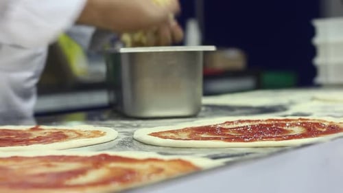 Italienische Pizza kochen