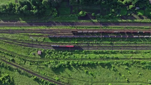 Eisenbahnen und Schiffscontainerzüge