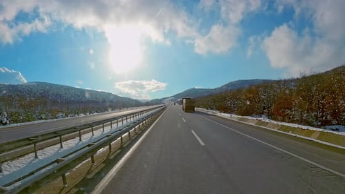 Fahren auf der Straße (4 K)