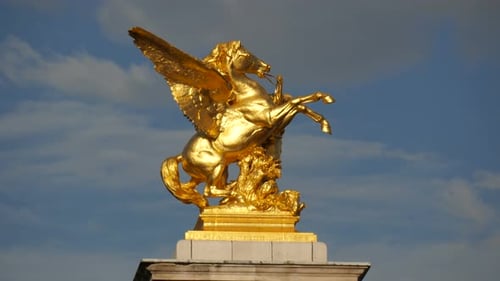 Goldene Pegasus Skulptur