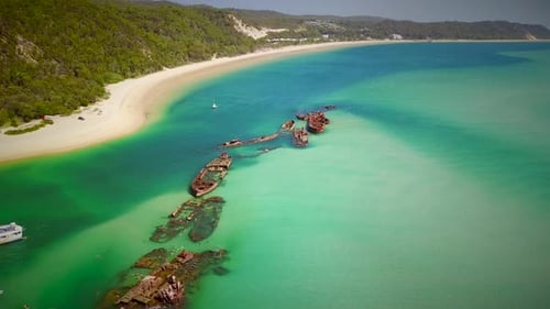 Luftaufnahme der Schiffswracks von Moreton Island in Australien.
