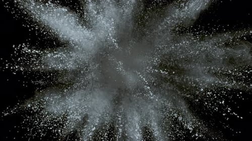 Weißes Pulver explodiert auf schwarzem Hintergrund in Superzeitlupe, aufgenommen mit Phantom Flex 4K