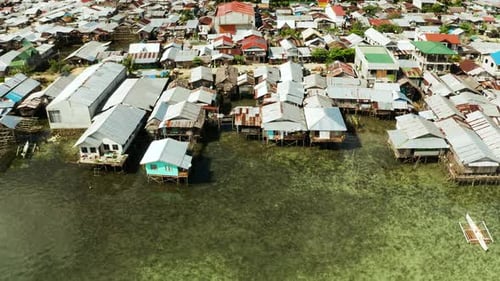 Pueblo de pescadores y casas sobre pilotes