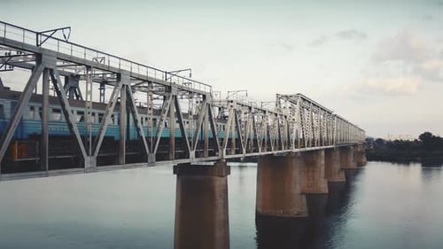 Luftaufnahme, Bahnüberquerung, Eisenbahnbrücke, Nahaufnahme