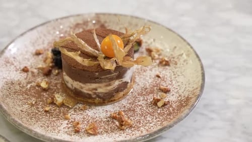 Dessert au chocolat et au physalis