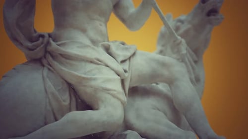 Gros plan de la statue de Neptune