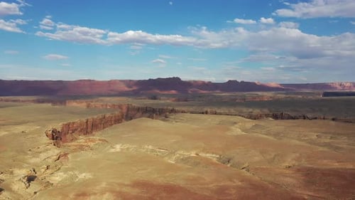 Luftaufnahme von Canyon Cliffs in der Nähe von Utah, USA - Drohne