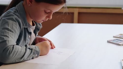 Künstlerische Zeitmalerei Mädchen Kreative Schule