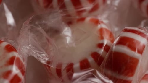 Rotierende Aufnahme von Pfefferminzbonbons - CANDY PEPPERMIN