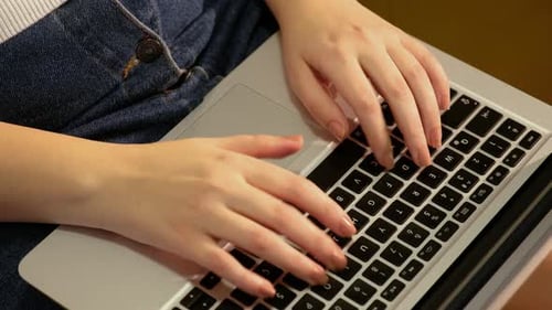 Business-Laptop für Damen im Bürostil