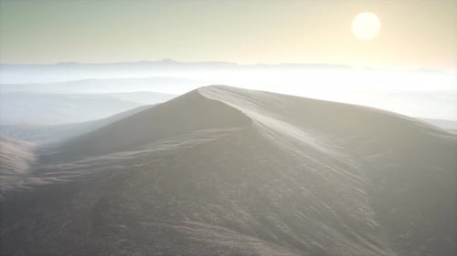 Roter Sand Wüstendünen im Nebel