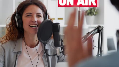 Entretien drôle et émouvant dans Broadcast Studio