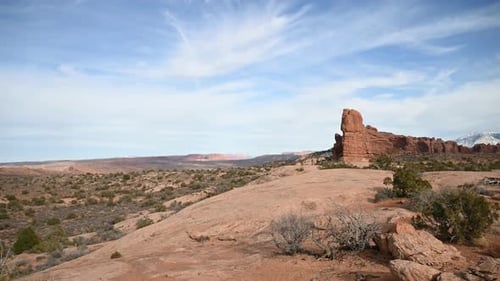 Vue depuis la randonnée lointaine de Balance Rock au parc national des Arches, Pan
