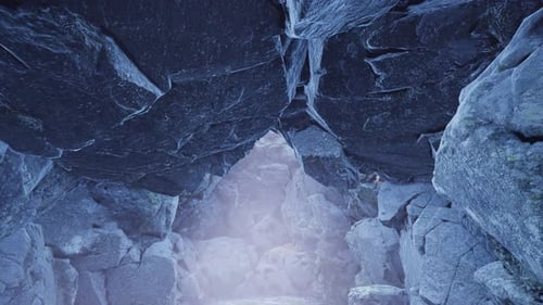 Sonnenlicht in der geheimnisvollen Höhle