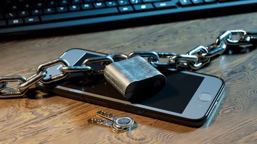 Protection du smartphone Sécurité du réseau. téléphone portable. Données confidentielles. 4K HD