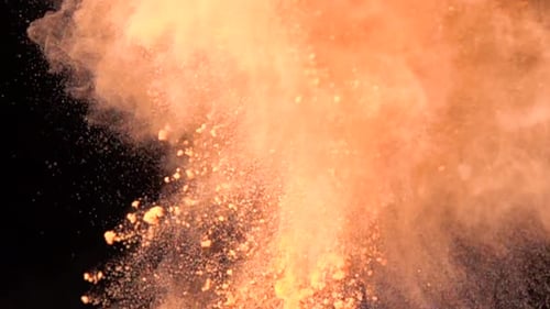 Bunte Pulverexplosion in Zeitlupe